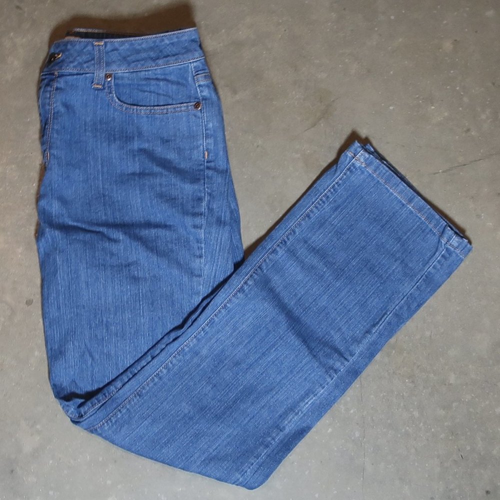 LL Bean. Classic Fit. Women's 10. Denim Jeans. Medium Wash.